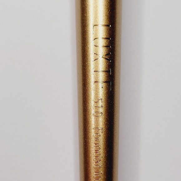Luxie 510 Foundation Face Brush ~ New ~ Gold - Picture 3 of 4